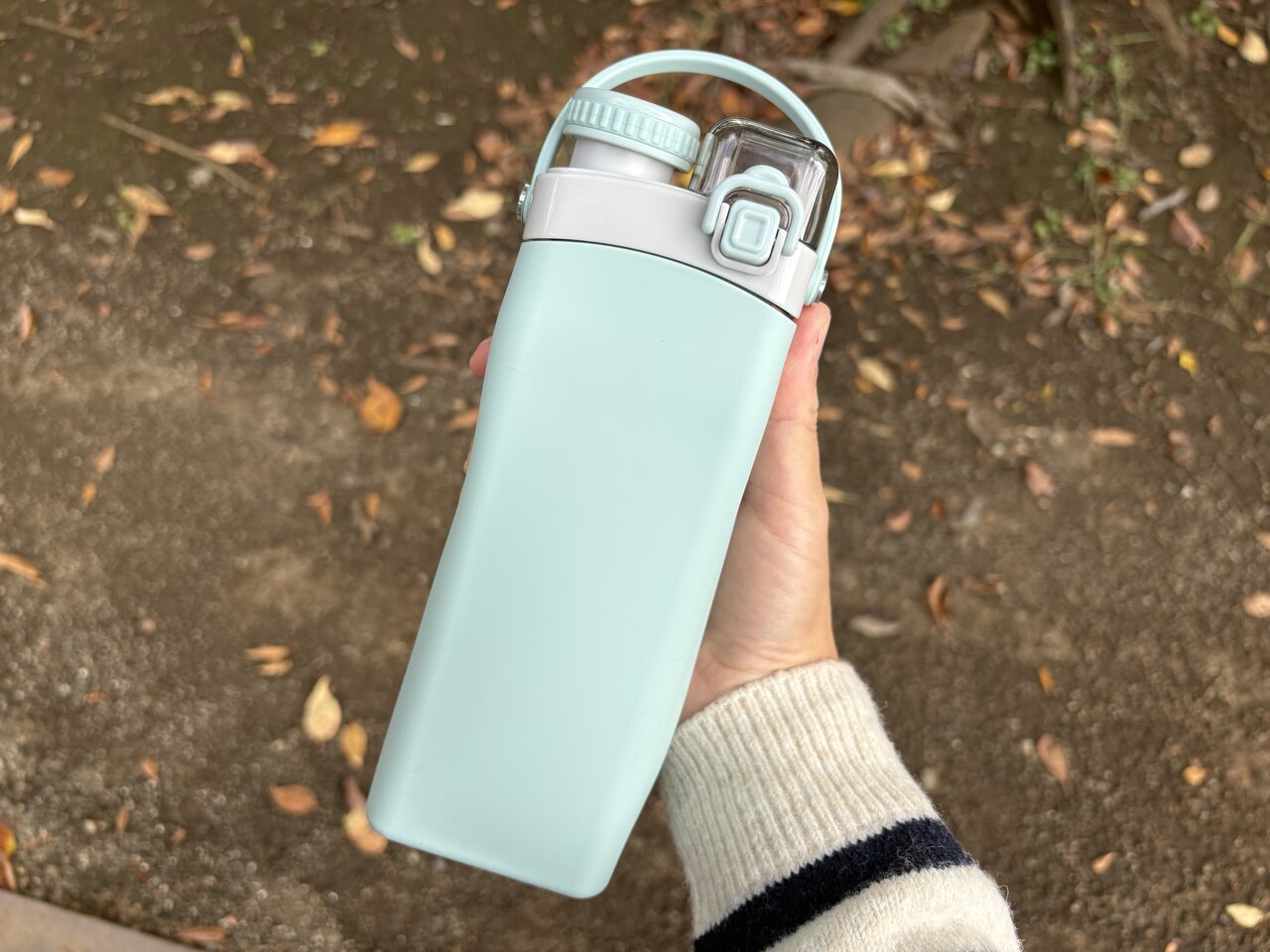 【人気アイテム検証】ニトリの折りたためるボトルを使ってみた！ 見た目以上に荷物軽減を実感