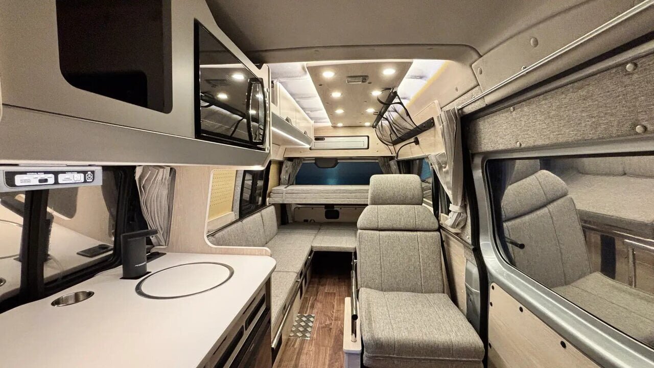 【Car Stay】 It's like home! A super long van conversion over 5m in length <Osaka Camping Car Fair 2025>