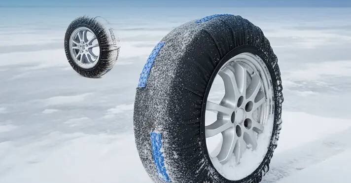 【カー用品】都市部の雪に“被せる”だけ!カーブも安定走行できる布製カーソックス