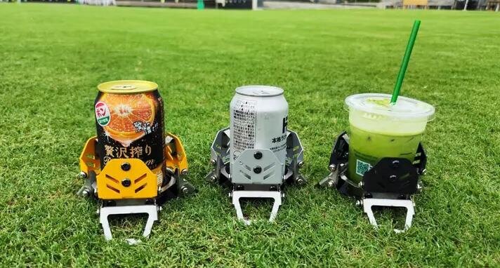 【Convenient】It's like a chair specifically for drinks!? With an incredibly stable holder, you can graduate from placing it directly on the ground