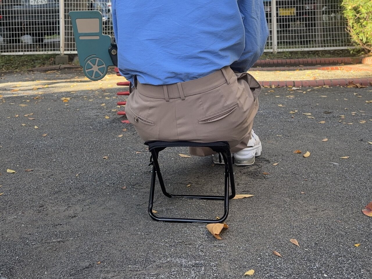 【3COINS】Having a portable folding chair has started to make waiting times more fulfilling