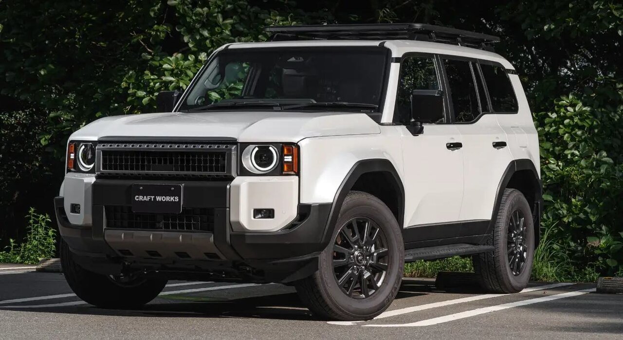 【ランクル250】立体駐車場にもそのまま入れる！車体にフィットするフラットルーフキャリア