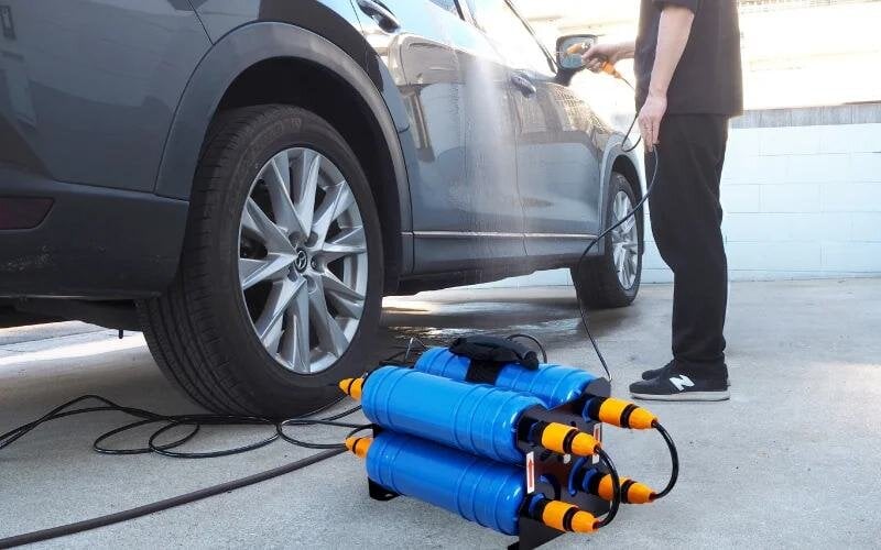 【セルフ洗車】水シミにサヨナラ!水道に取り付けるだけの“純水器”をコスパよく使う