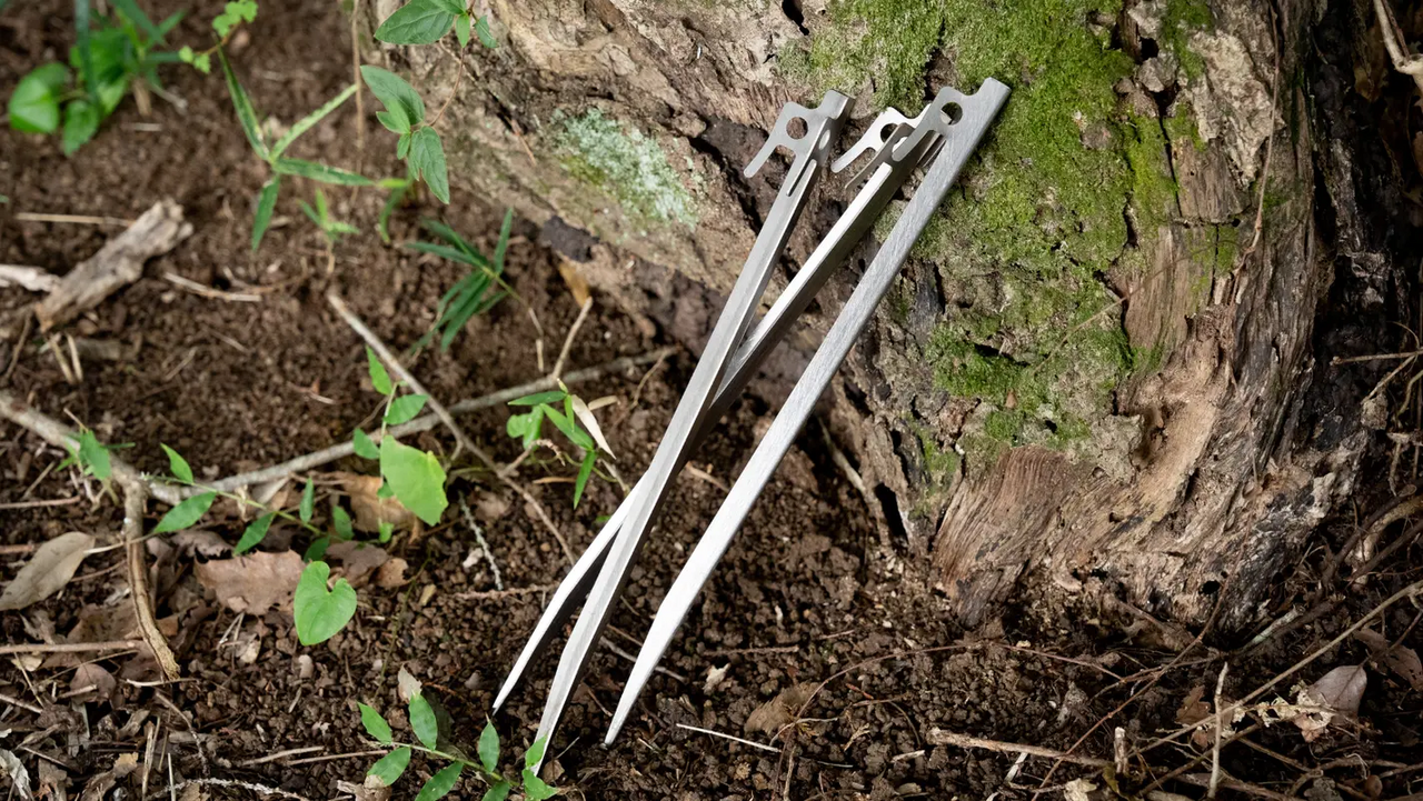 【玄人キャンパー】そろそろ“一生の相棒”が欲しい！純チタンペグの軽さと強さに驚いた