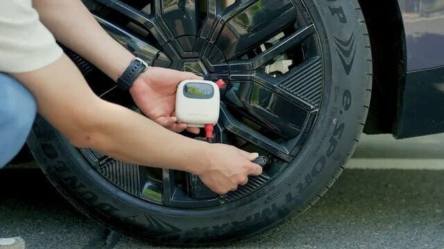 【タイヤメンテ】急なトラブルの救世主！SOS警告灯にもなるポータブル空気入れ