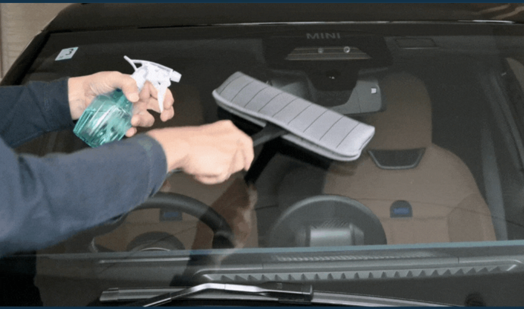 【Time-saving Car Care】Quick sensation! With the ultra-dense carbon sweeper, streaks are eliminated