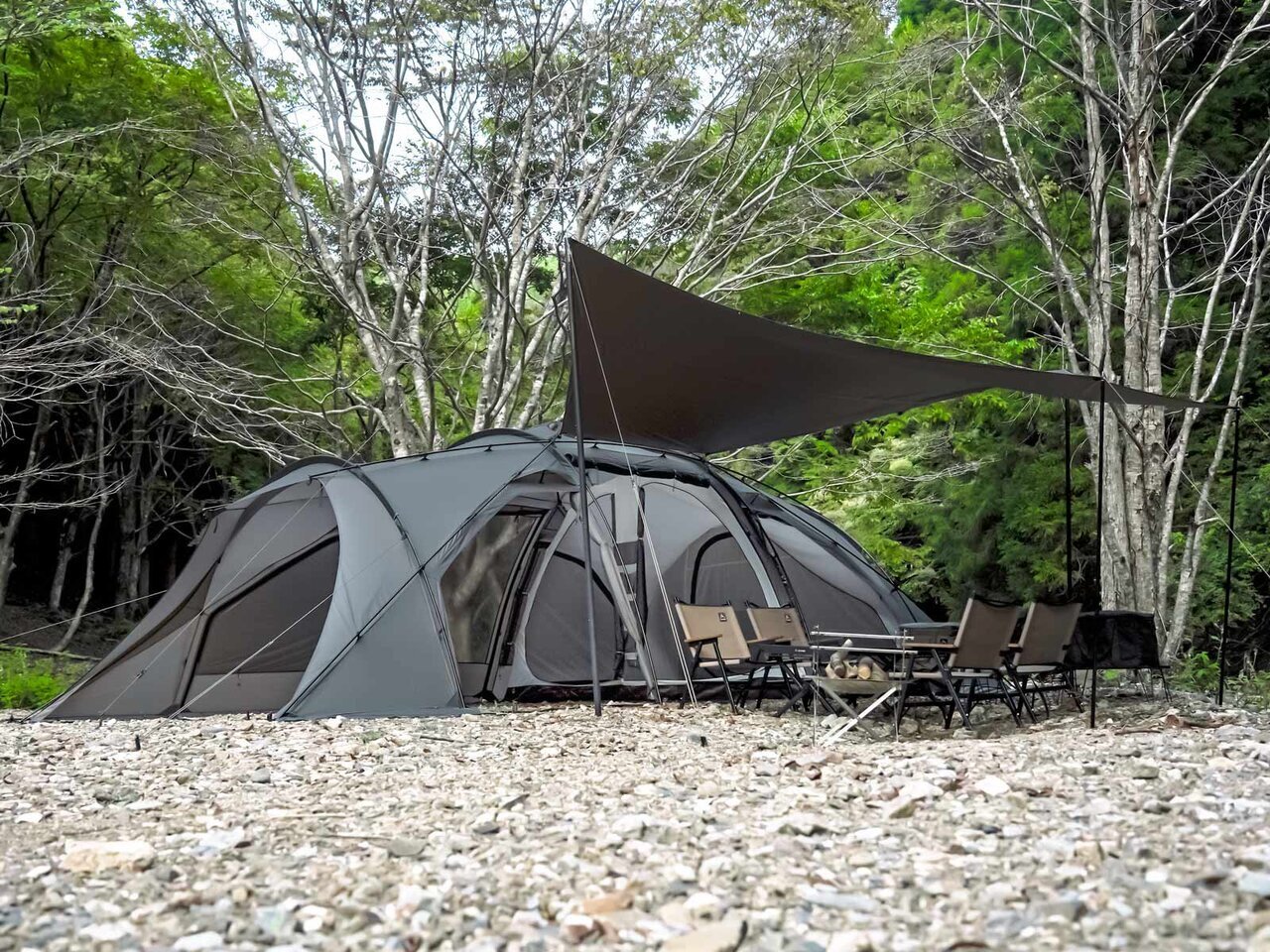 [Camping] The largest and strongest! The spacious family tent feels as comfortable as a living room.