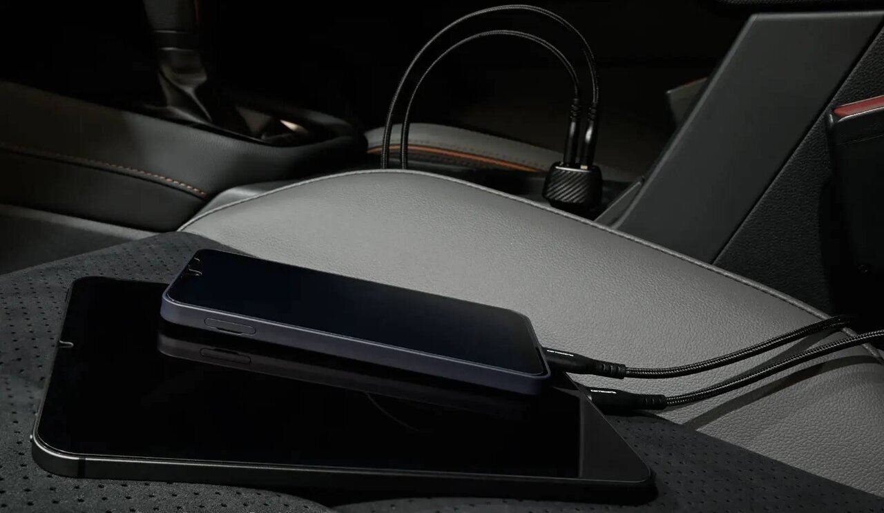 【In-vehicle Gadget】Simultaneous charging with a USB car charger! Tidy up with cables