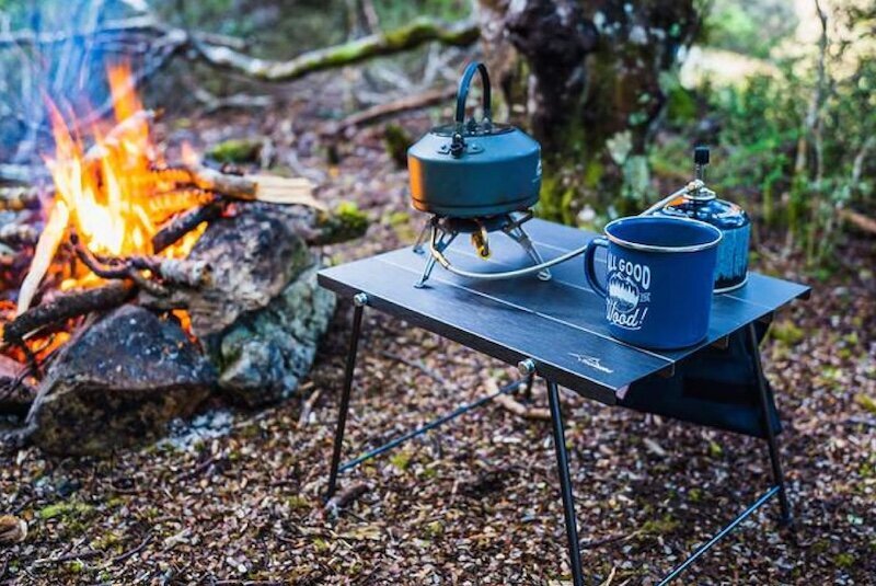 【Space-saving Gear】Perfect for camping tours! A portable table that becomes 2cm thick