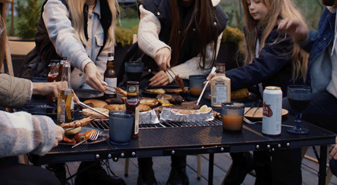 【火を囲む】BBQからそのまま焚き火！30秒で展開できる折りたたみグリルテーブル