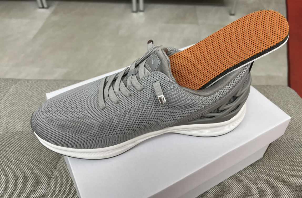 【Cold-resistant insole】Say goodbye to cold from the bottom! Just laying it down shuts out cold air from your feet.