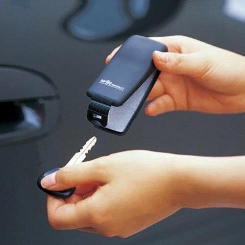 【Car Troubles】Don't panic when you have an in-key! A powerful mag case that attaches the spare key to the body