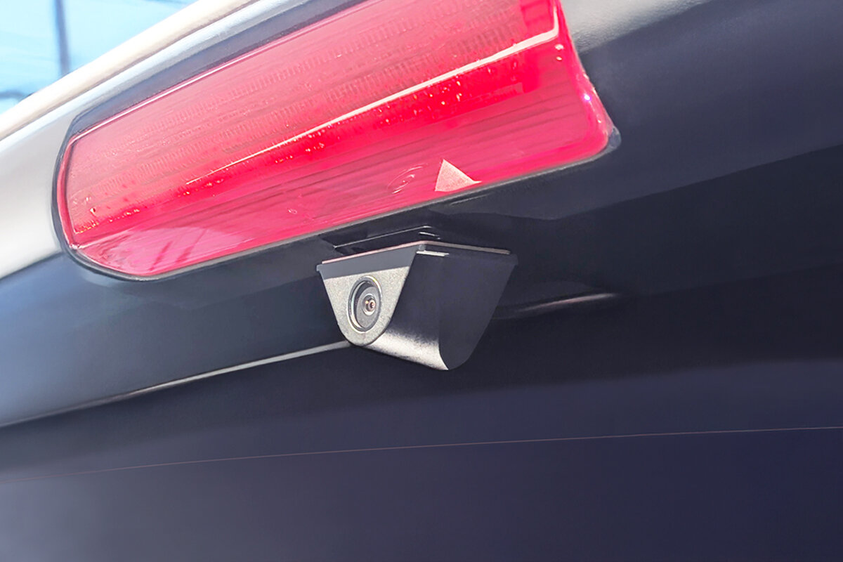 【ドラレコ】後方視界がクリアに！小型外付けカメラならプライバシーガラスも影響なし