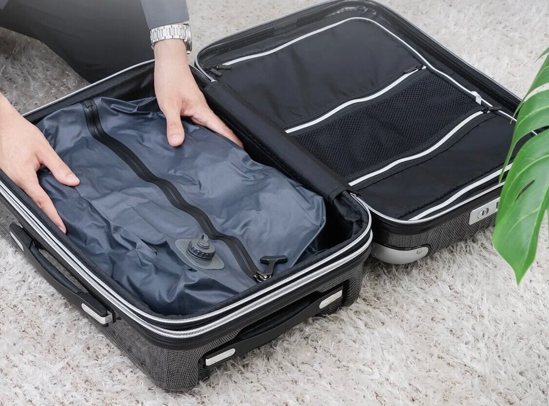 【Convenient Travel Goods】One push and squish! Automatic compression bags that make packing easy