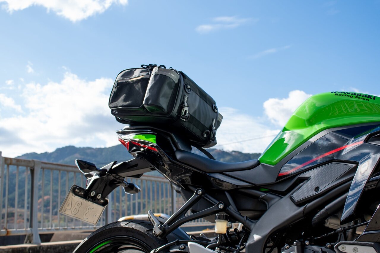 【Bike Connection】Easily installed without tools! A powerful fixed seat bag ensures stability even at high speeds