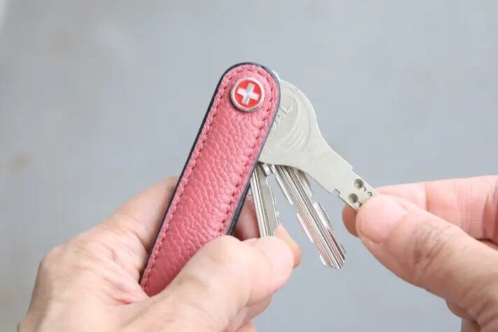 【Convenient】Graduate from jangling keys! A Swiss-made key organizer suitable for adults.