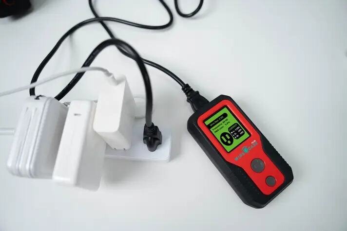 【Fire safety gadget】Is your home outlet safe? The “danger level” is clearly visible with color & numbers.