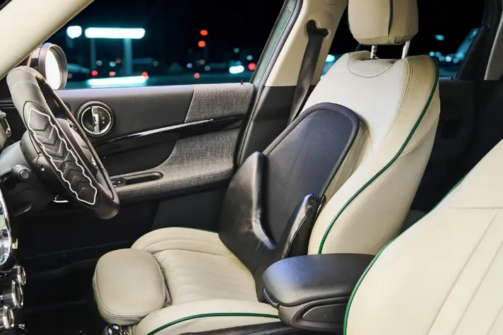 【Drive】 It wraps around the pelvis, making it comfortable~! A high-quality leather cushion that fits like the original.