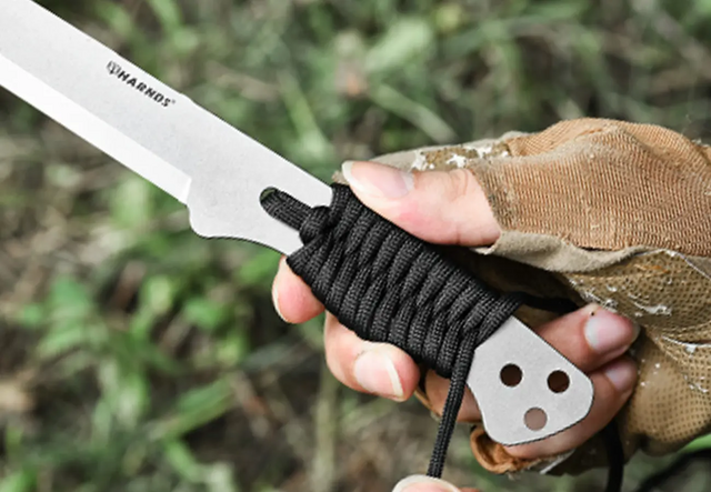 【ナイフ】パラコードを巻いてサバイバルモードに!抜群の鋭さが光るフルタング刃