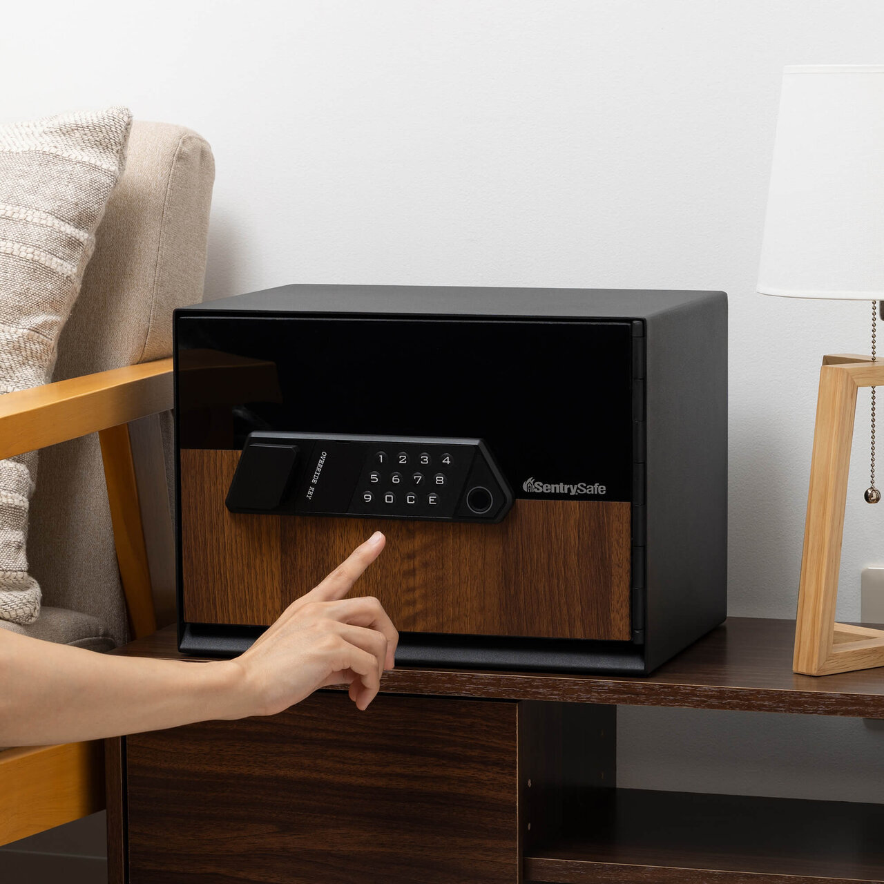 【Year-End and New Year Security】Huh, is this a safe!? Protect your "valuables" with fingerprints, numbers, and keys