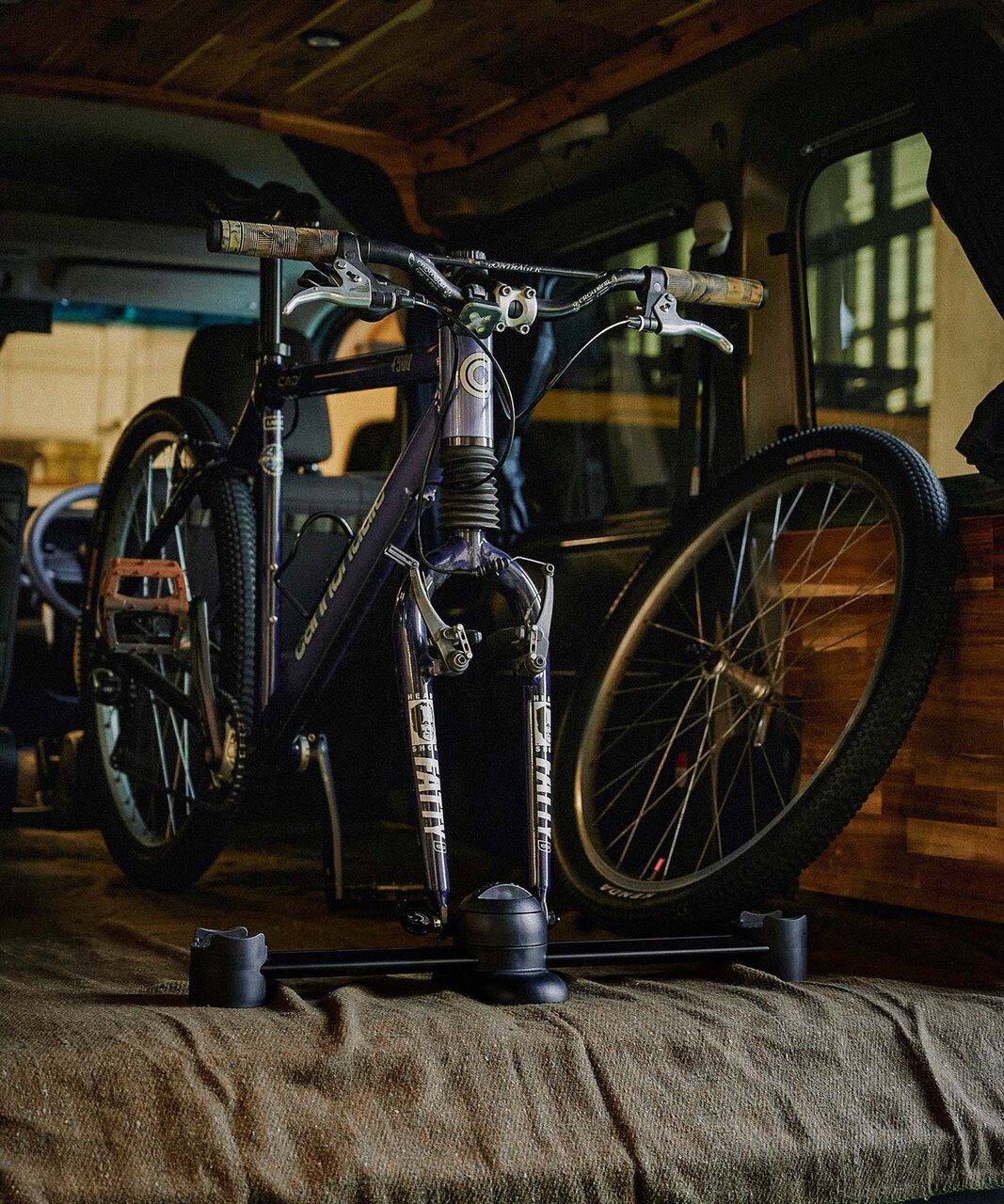 【クルマに積載】旅先でサイクリング！自転車好きなら絶対欲しい“運搬”スタンド