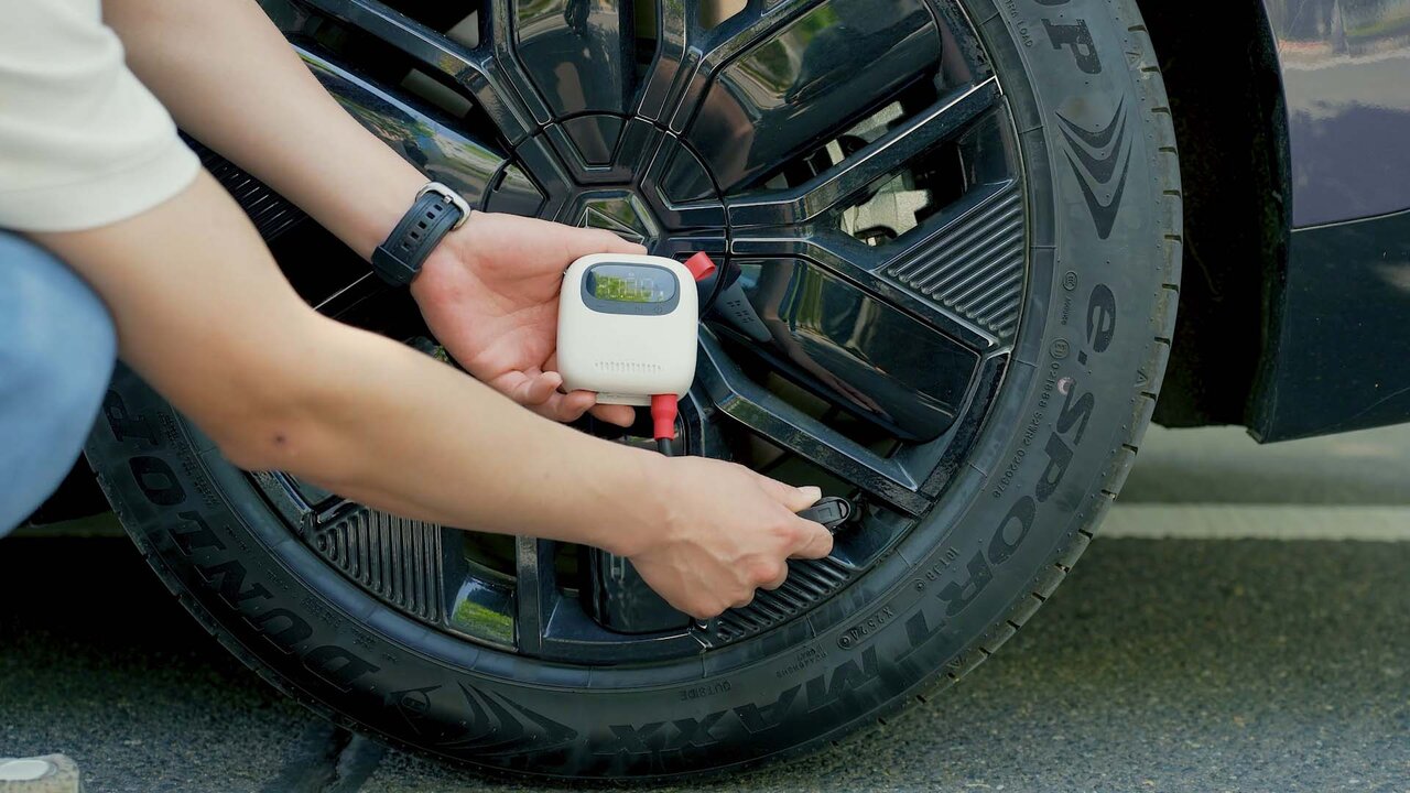 【自転車】サイクリストは必携だ！コードレス電動空気入れで定期的にタイヤメンテ