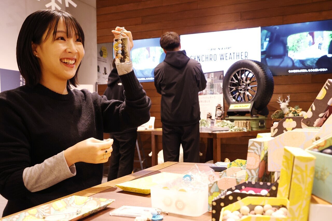 Currently being held at Futako-Tamagawa Tsutaya Electric in Tokyo! I participated in making a protective charm for the all-season tire "Synchro Weather"