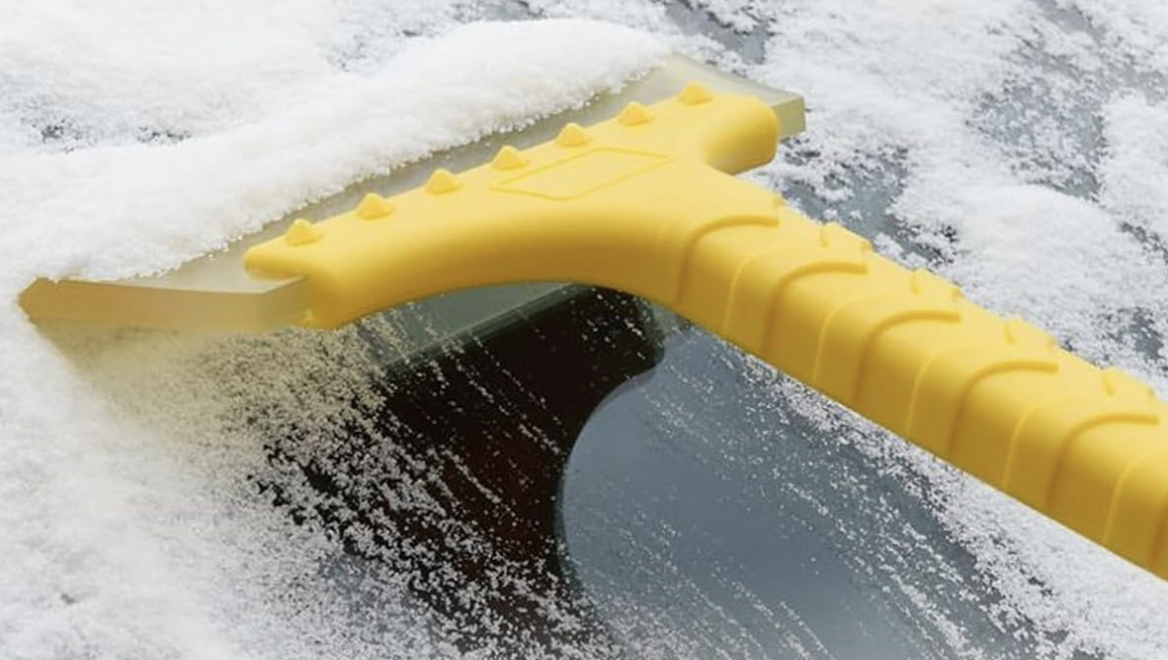 【Winter Car Care】Easily defrost with spray + scraper! Start your winter morning with clear visibility