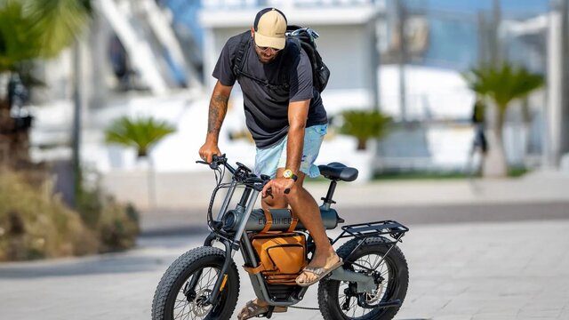 【美車、ガソリン不要、試験走行のみ 走行距離100km】電動バイク 側車付二輪登録　大容量バッテリー搭載 新しい移動手段】最長航続距離150km！カメラ内蔵ディスプレイ搭載の