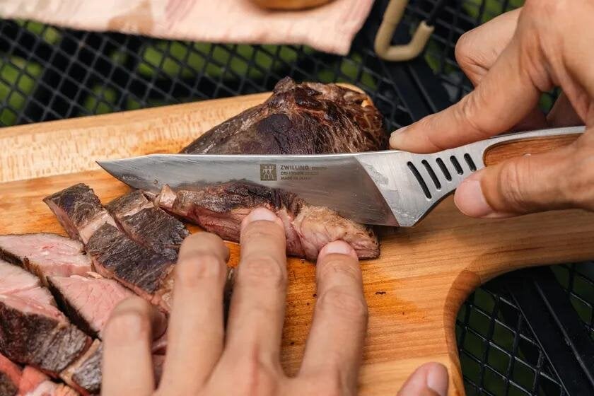 【Knife】Easily cuts through bone-in meat! A new Zwilling product I want to use during the holiday season