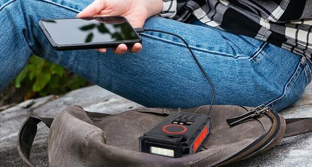 【地震の備え】停電時でも“無限”発電!手回し&太陽光で蓄める最新パワーバンク