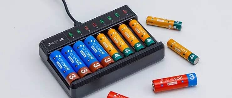 【防災ガジェット】単3/単4を同時チャージ!!高速エネボルト充電器でもしもに備える