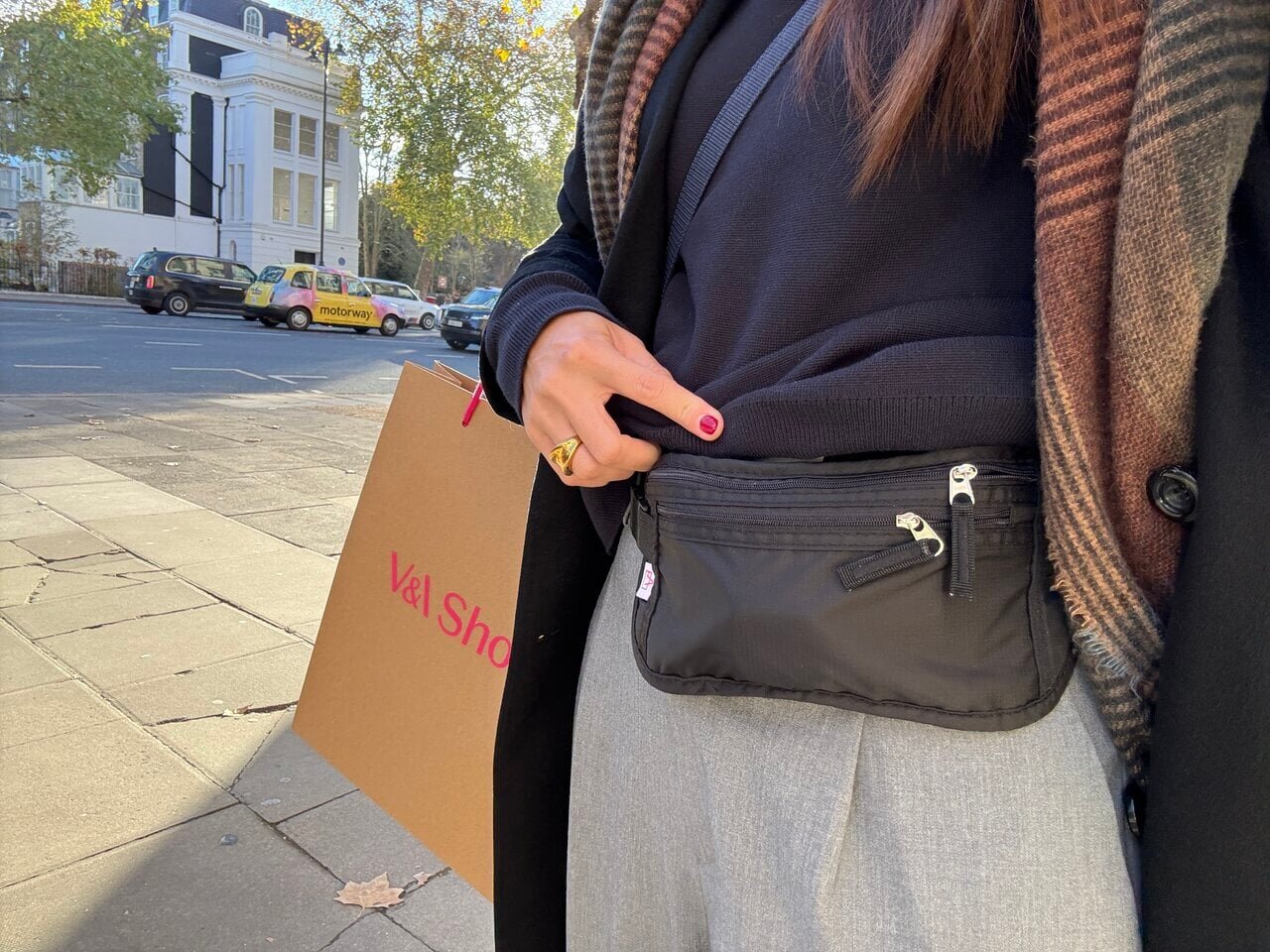 【Anti-pickpocket measures for overseas travel】 Can you use it in London? I tried using a slim security pouch for a week