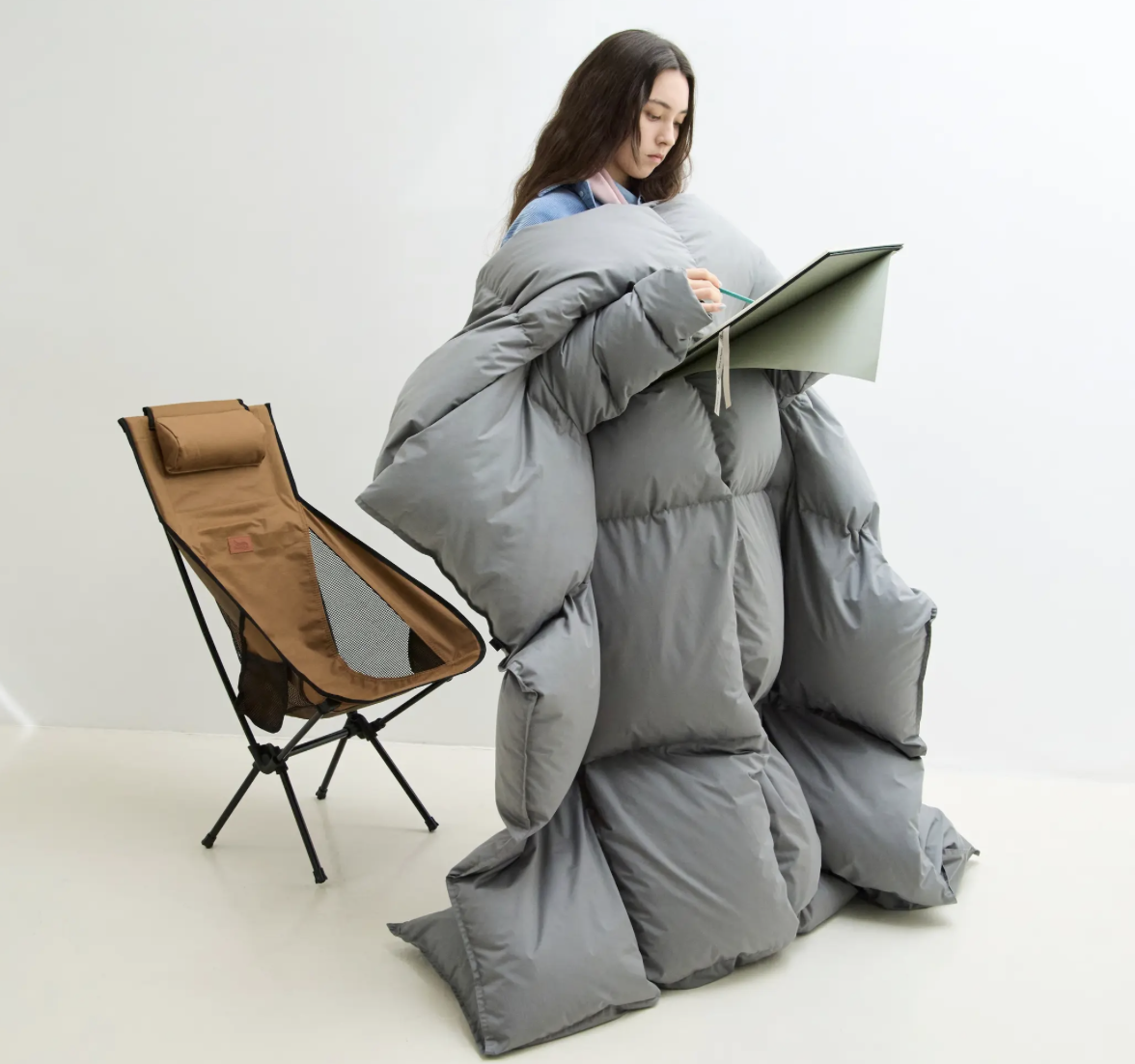 【Cold Protection】The savior of cold mornings! The "sleeved" down comforter that allows you to move around is an amazing item.