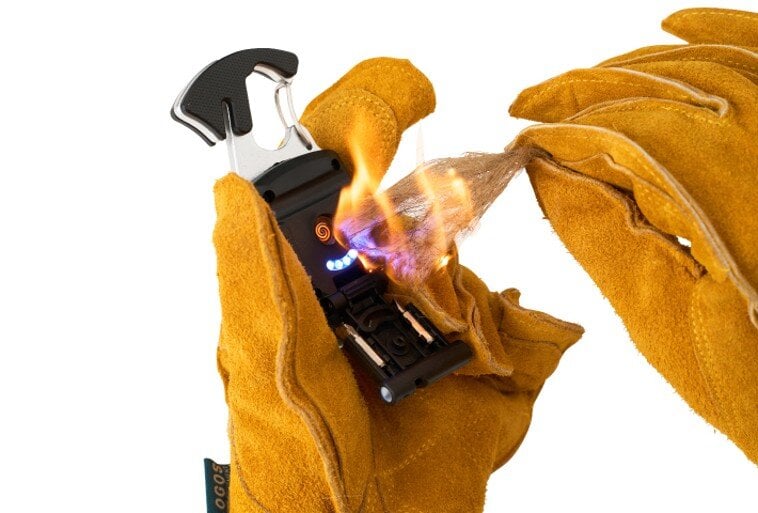 【サバイバルツール】火おこしもおまかせ!6つの機能を集約したUSB蓄電式ライト