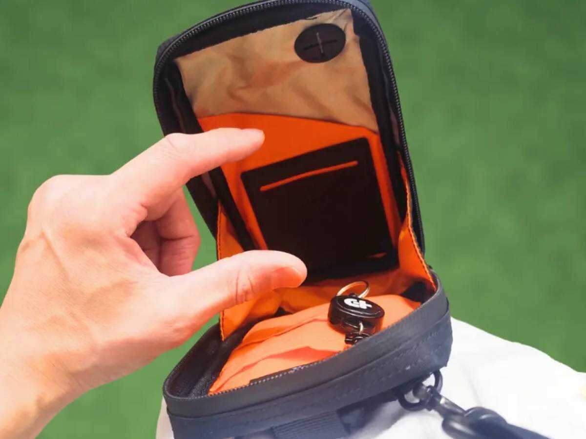 【Convenience】Say goodbye to bulging pockets! A shoulder pouch that can fit the “bare minimum”