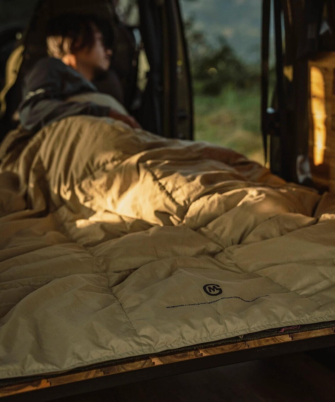 【NANGA Special Order】When stored, it becomes a cushion! Enjoy winter car camping with the down blanket