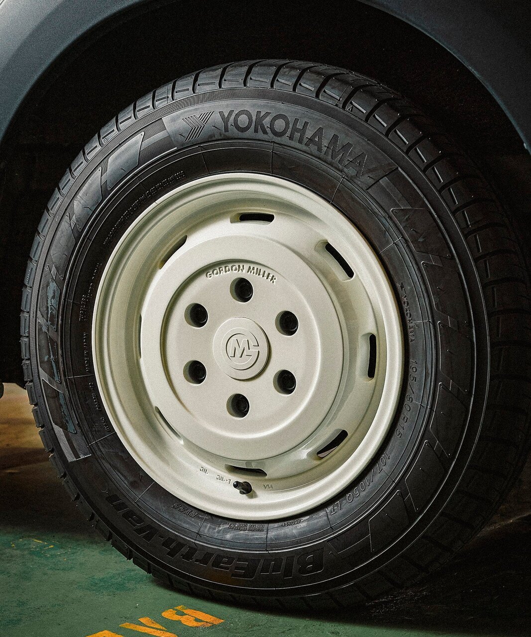 【HIACE】Aluminum wheels enhance ruggedness! If you change your look for 110,000 yen...