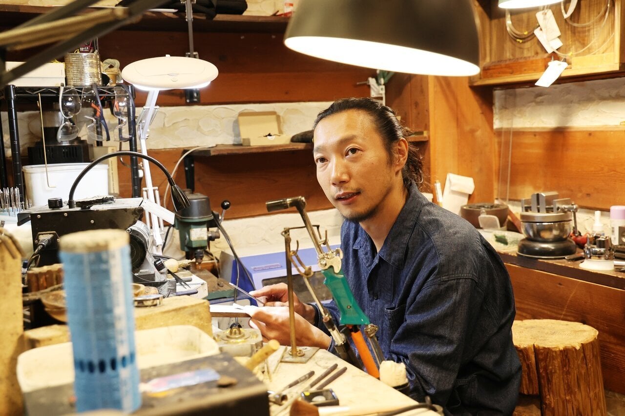 【Interview】From Salaryman to Jewelry Craftsman, and Then to Relocation - Starting a Business! Daisuke Seki's Crafting Life
