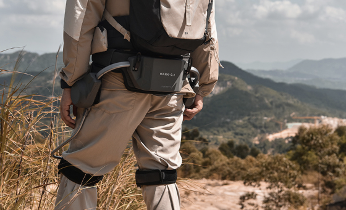 【近未来感】昔憧れたスーパーヒーローみたい!? パワードスーツ装着で“動き”をブーストさせる