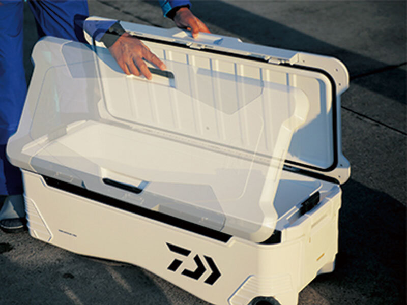 【釣り】大型青物もすっぽり入る！ベンチ感覚で座れる大容量トランク