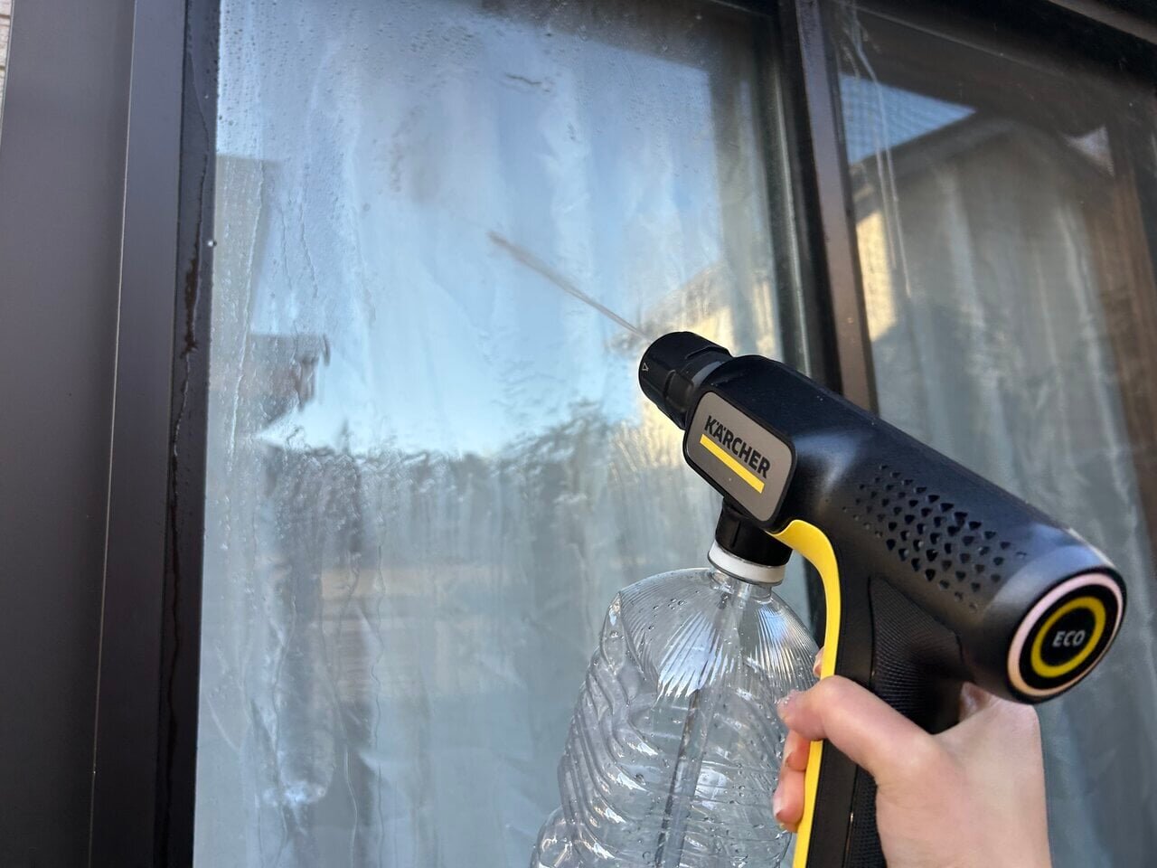【Year-end Major Cleaning】Kärcher's Handy Air high-pressure washer does not require a power cord or hose! I tried using it for window cleaning