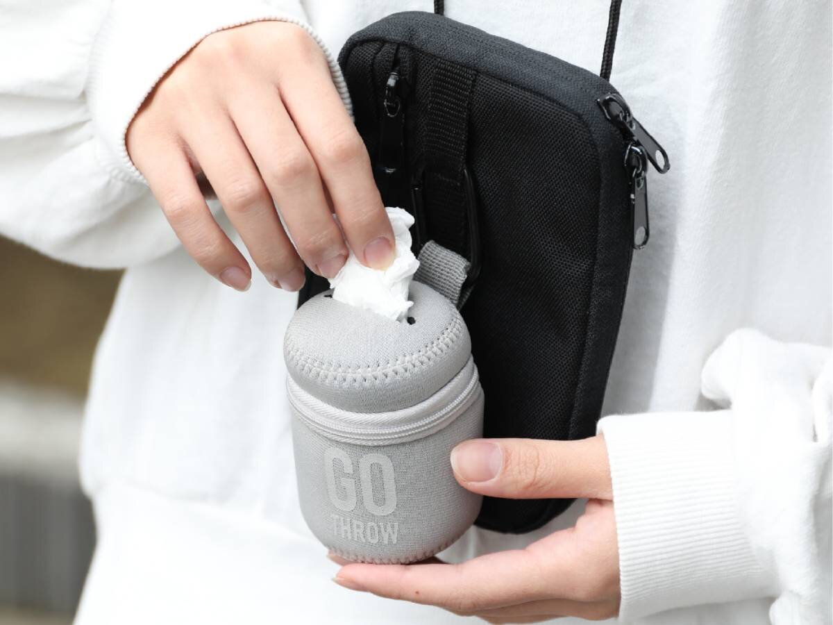 【Travel】 Graduate from "there's no place to throw it away"! The mobile trash can that can be hooked with a carabiner is convenient.