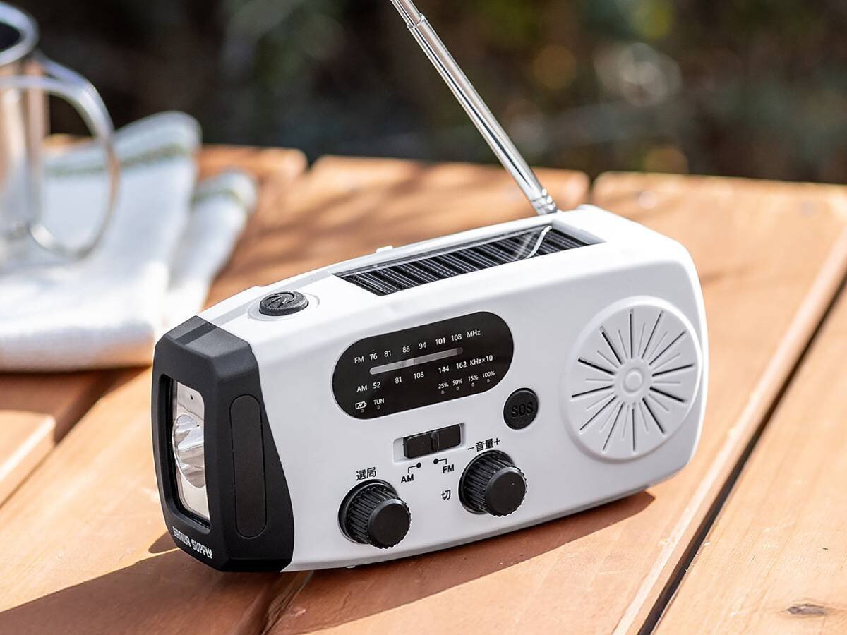 【Disaster Prevention】Lighting + Information + Power in one device! A multifunctional radio that can also be used with hand crank or solar power