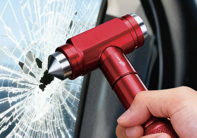 [New Year's Drive] Cut, break, escape! Increase your survival rate with a multi-use escape hammer.