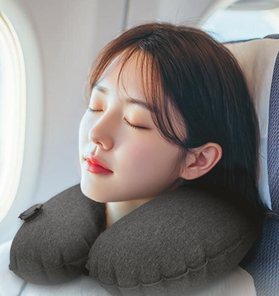 【旅行】口で膨らませなくていい！超コンパクトネックピローで移動が“快眠タイム”に