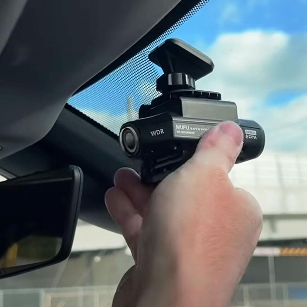 【Just Stick Dash Cam】No wiring needed for immediate use! Prepared for "what if" with front and rear dual camera recording