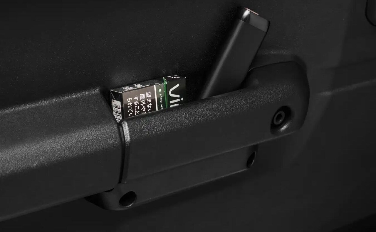 【ジムニー】工具1本で爆速カスタム！純正級に馴染むドアポケットで収納力アップ