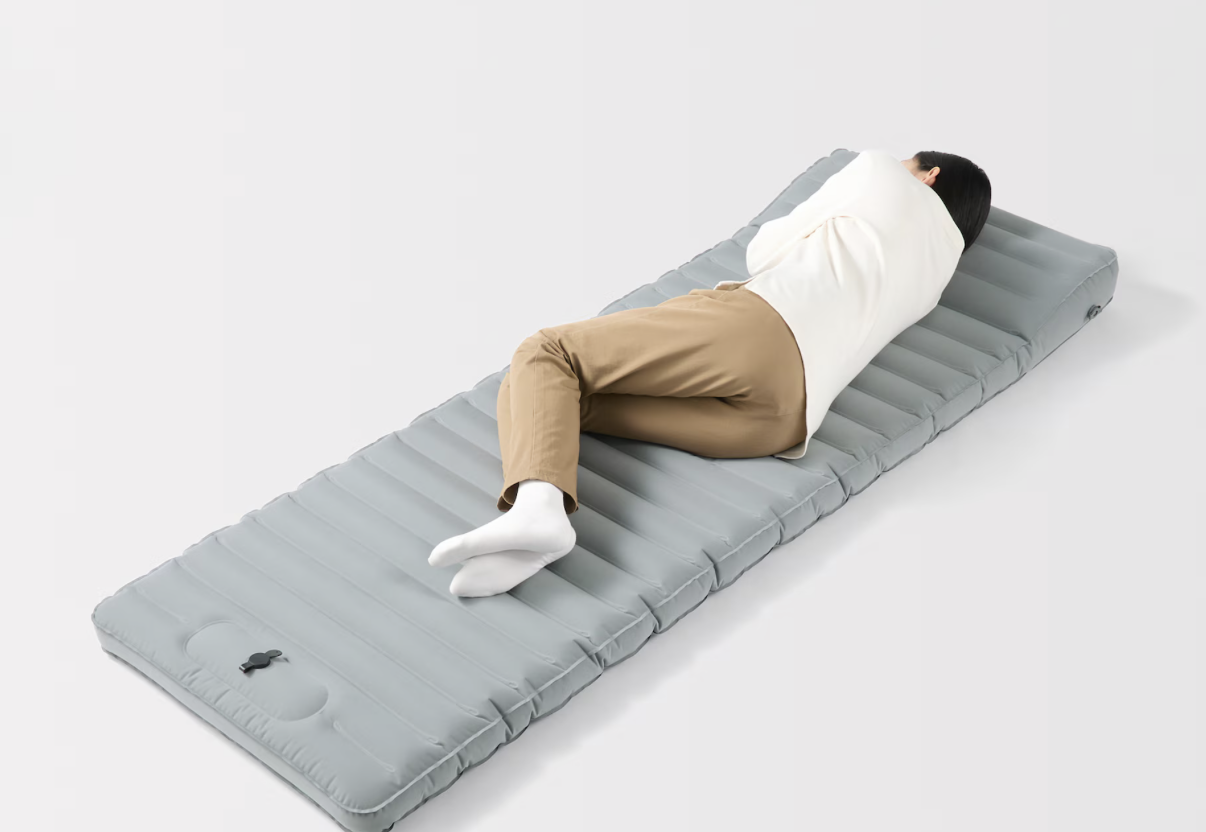 【Muji】A new standard for car camping!? A "pillow-integrated" mattress that inflates with air for a good night's sleep