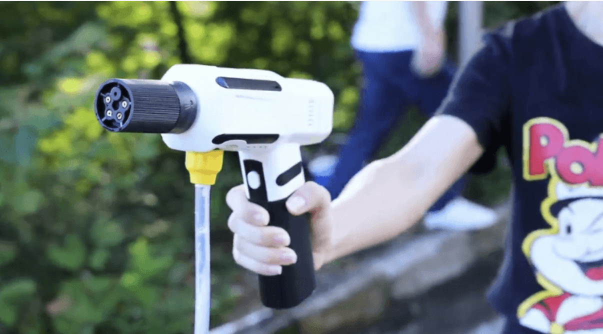 [Car Care] Surprised by the power of a foldable high-pressure washer that shrinks to smartphone size when stored!